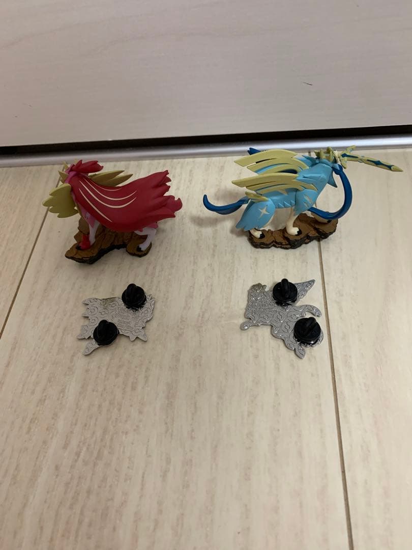 美品 海外版ポケモン ザシアン ザマゼンタ フィギュア ピンズ - メルカリ