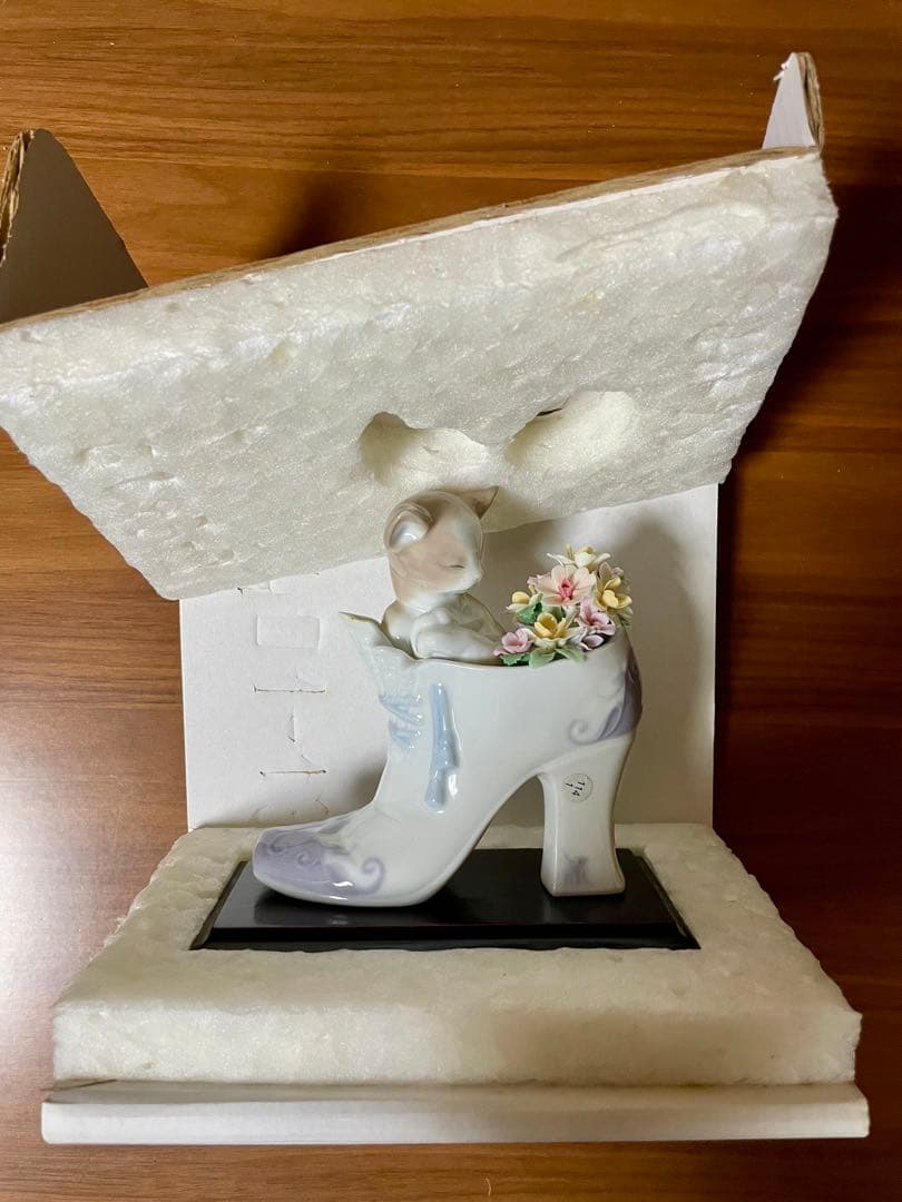 リアドロ「楽しいかくれんぼ　フィギュリン」新品同様で未使用の美品です。