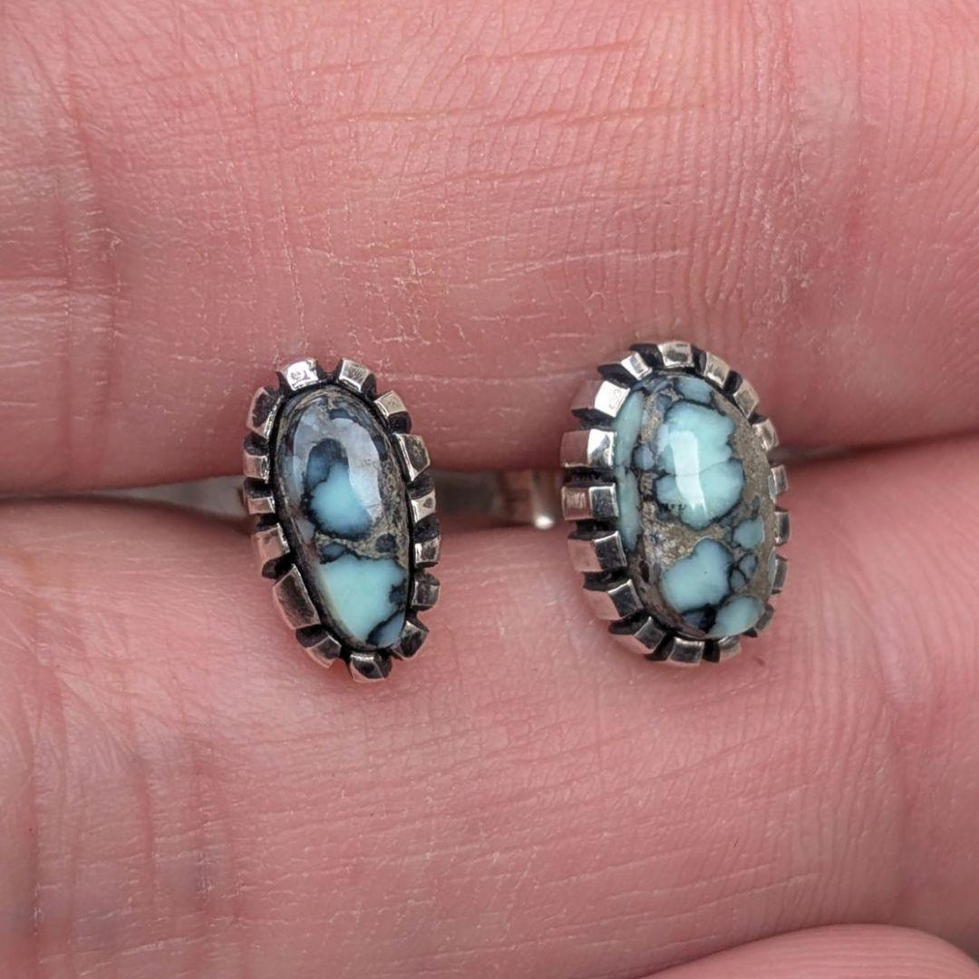 ハンドメイドのバリサイトピアス　インディアンジュエリー風