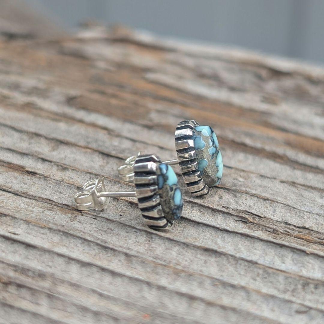 ハンドメイドのバリサイトピアス　インディアンジュエリー風