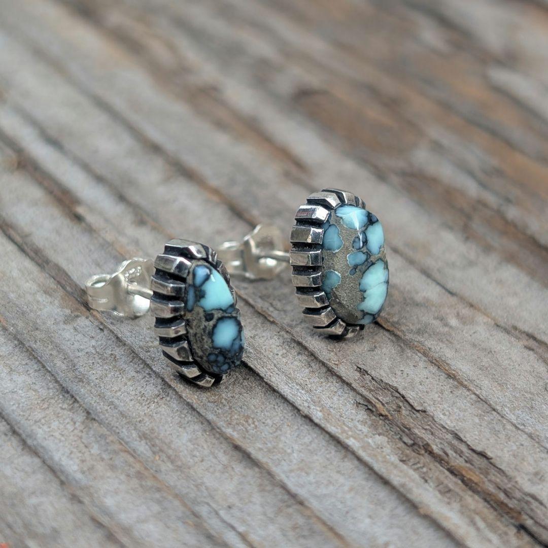 ハンドメイドのバリサイトピアス　インディアンジュエリー風