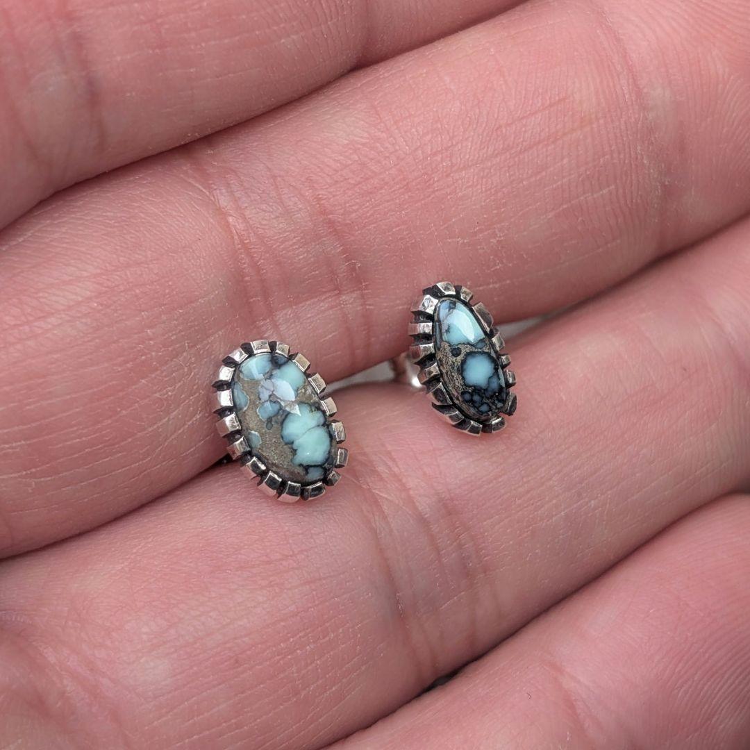 ハンドメイドのバリサイトピアス　インディアンジュエリー風