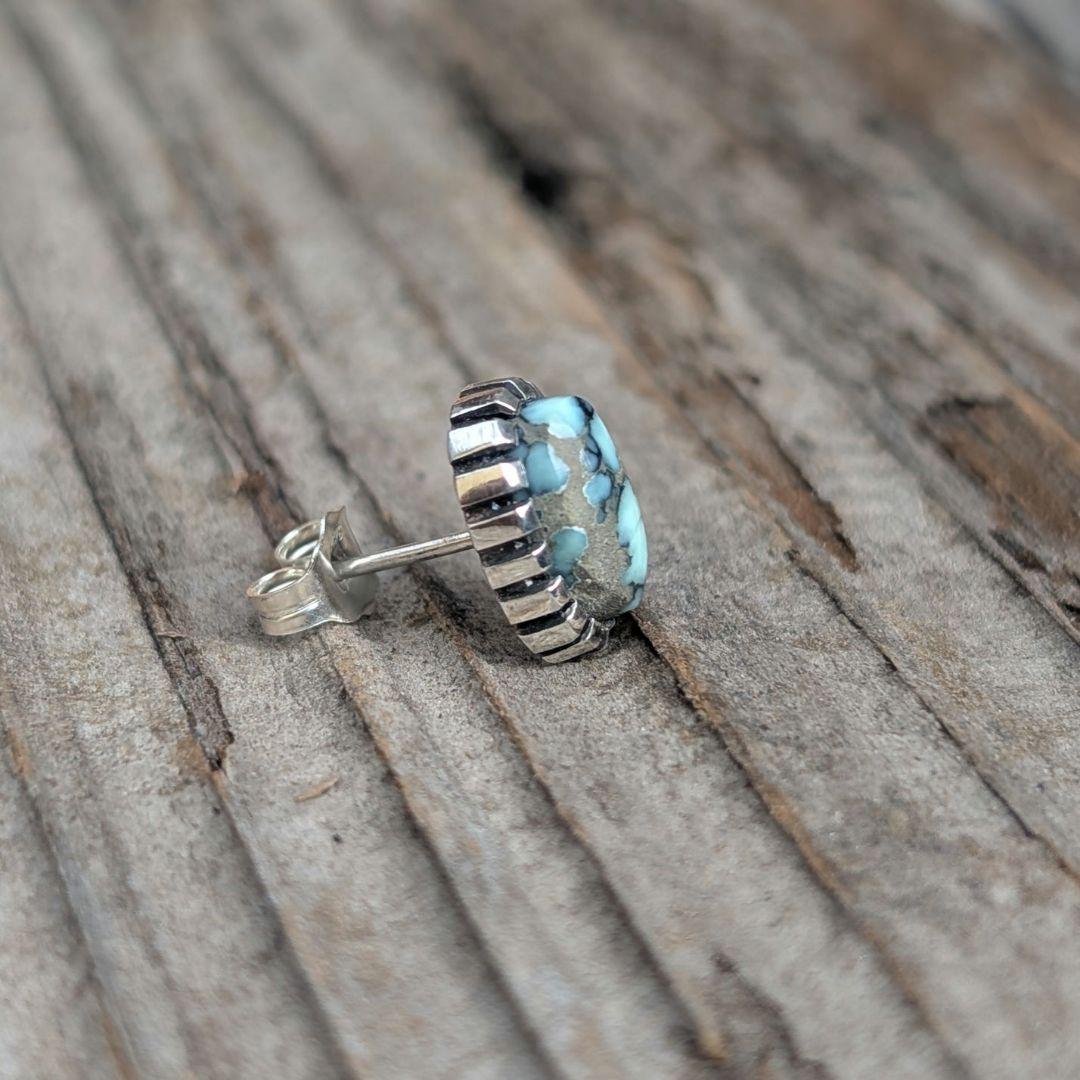 ハンドメイドのバリサイトピアス　インディアンジュエリー風