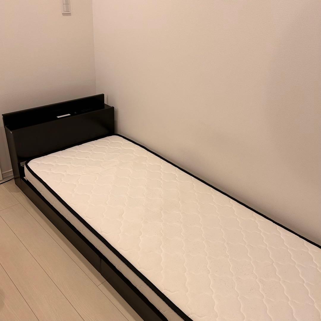 愛知県刈谷市 RASIK 照明＆棚付きセミシングルローベッド