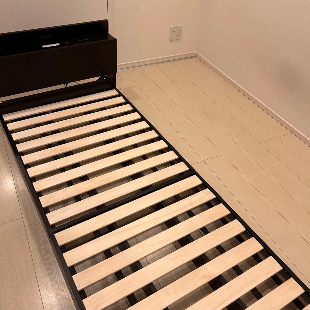 愛知県刈谷市 RASIK 照明＆棚付きセミシングルローベッド