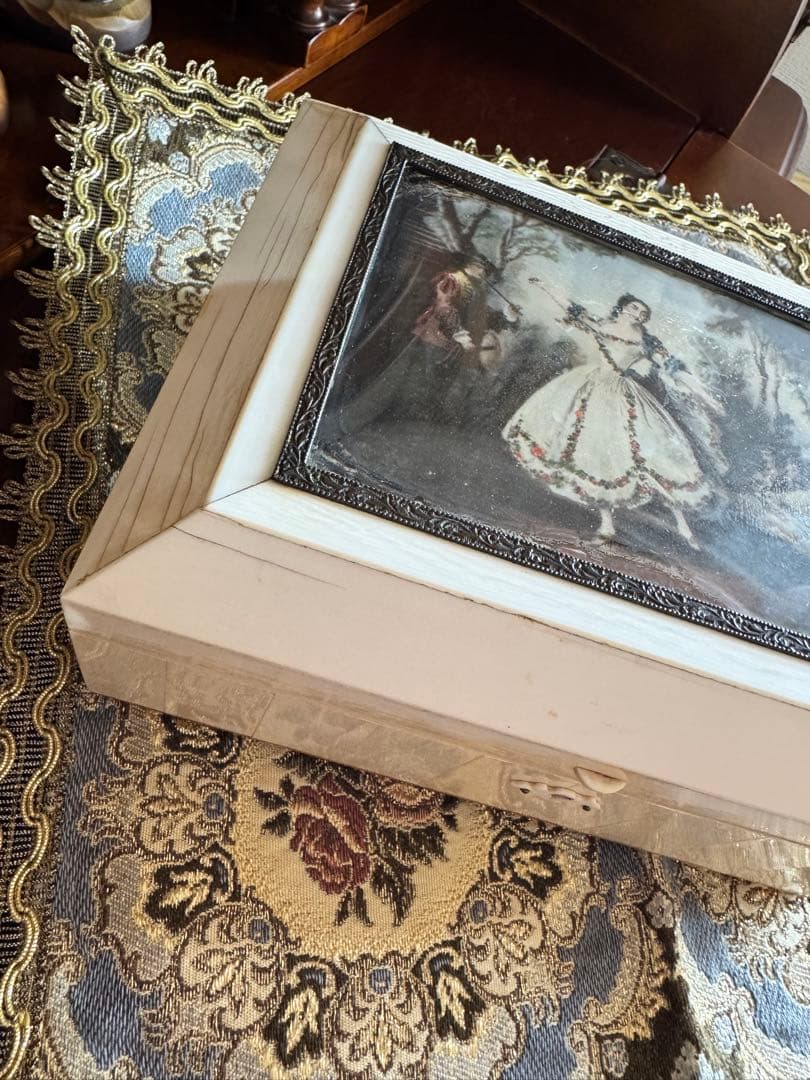 木製オルゴール ダンスフィギュア付き