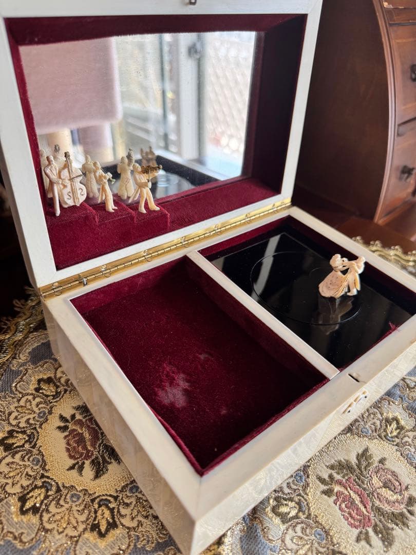 木製オルゴール ダンスフィギュア付き