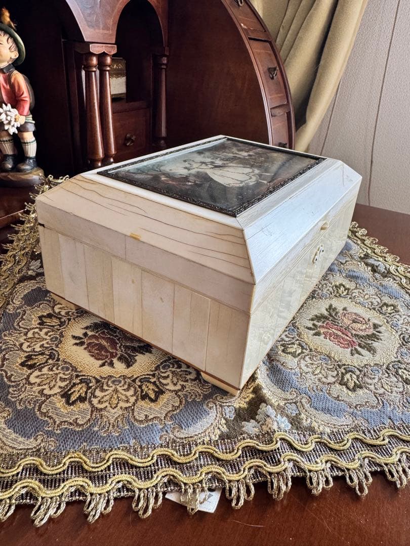 木製オルゴール ダンスフィギュア付き