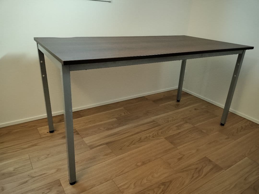 パソコンデスク（幅1400mm/奥行700mm/高さ700mm）