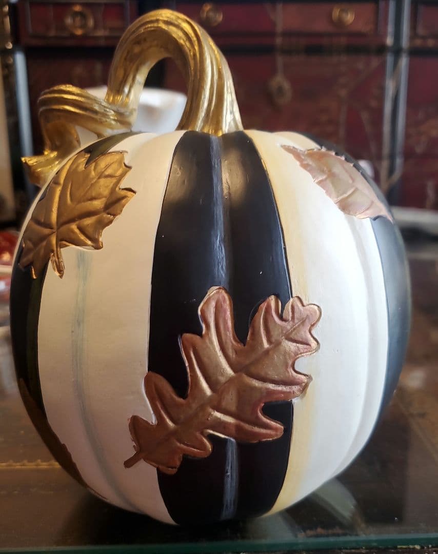 マッケンジーチャイルズ　ハロウィン　パンプキン