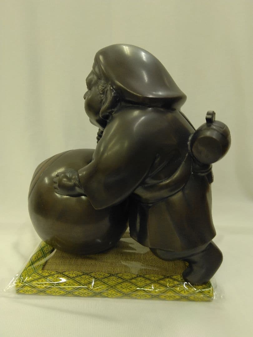 yujinn　　　　青銅製　玉磨き大黒天