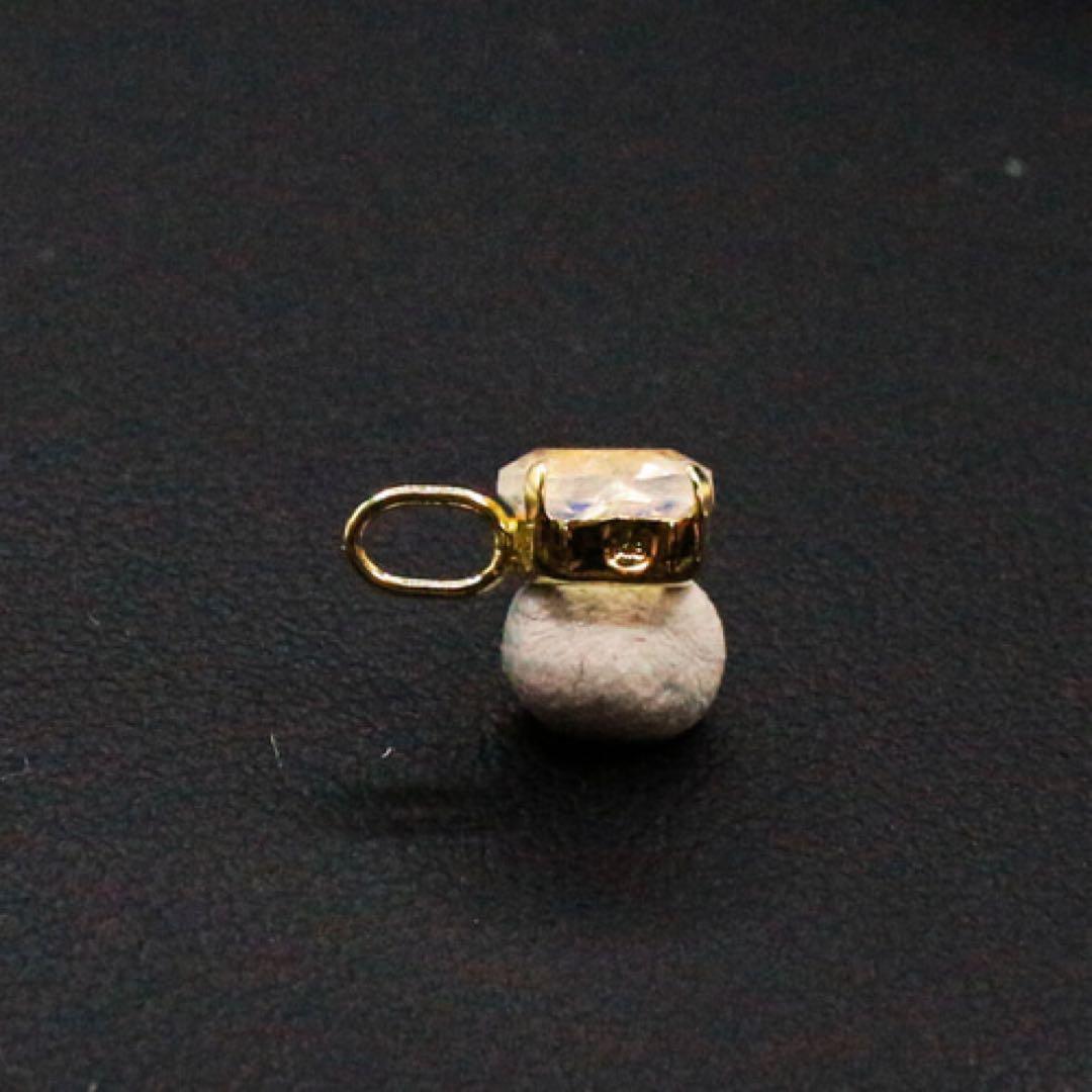A*v様 AG-K18-127　天然石 K18 ペンダント トップ ブルームーン