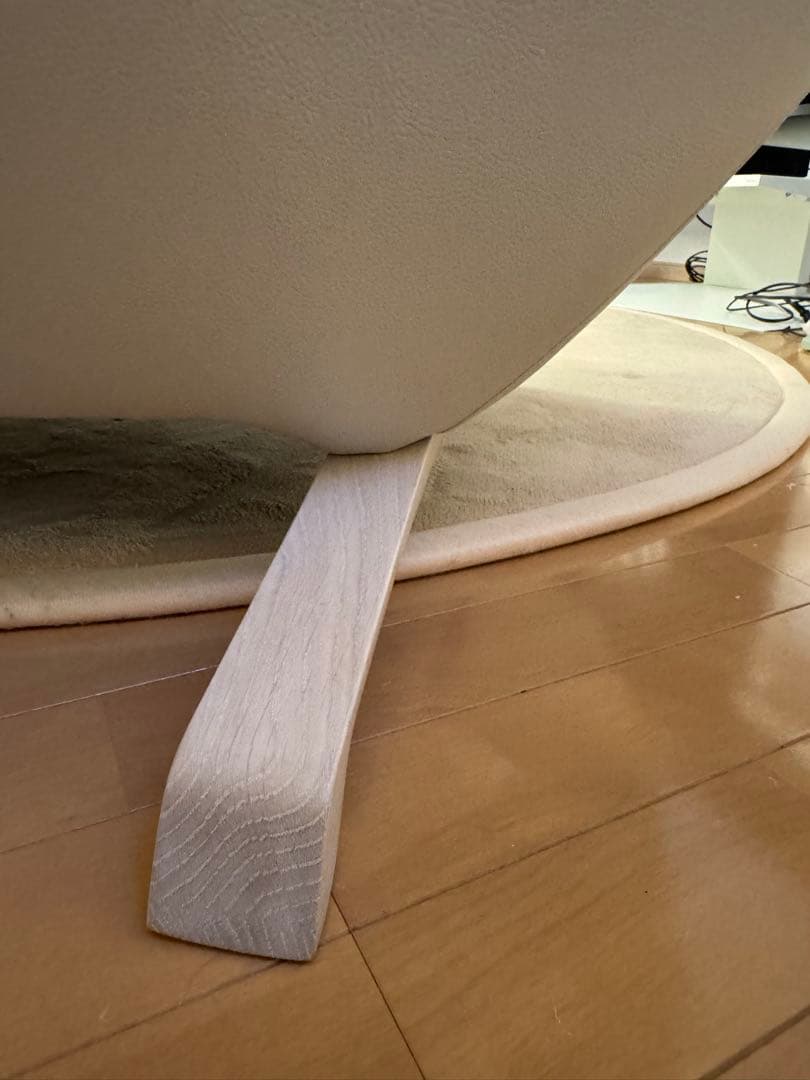 美品です。カリモク ZU4603 Y800 ソフトグレイン　ホワイト