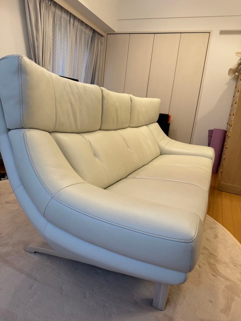 美品です。カリモク ZU4603 Y800 ソフトグレイン　ホワイト