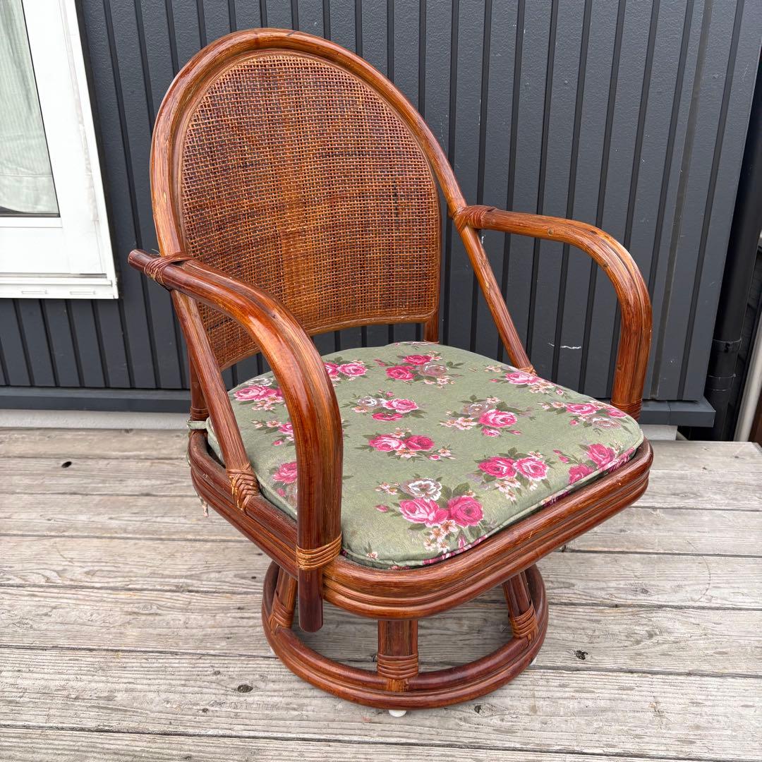 【昭和レトロ】薔薇柄 回転式ラタンチェア2脚＆ガラステーブル 3点セット 籐製