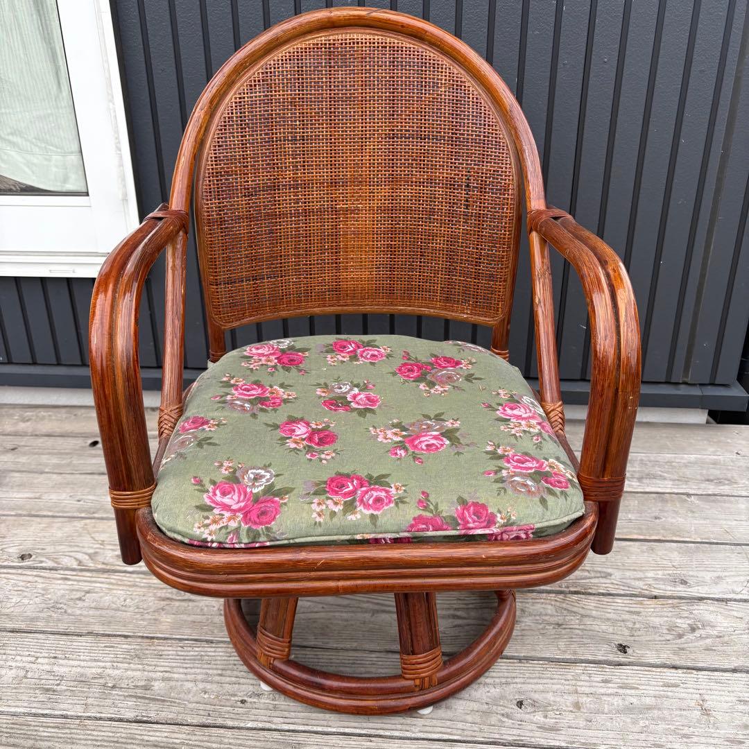 【昭和レトロ】薔薇柄 回転式ラタンチェア2脚＆ガラステーブル 3点セット 籐製