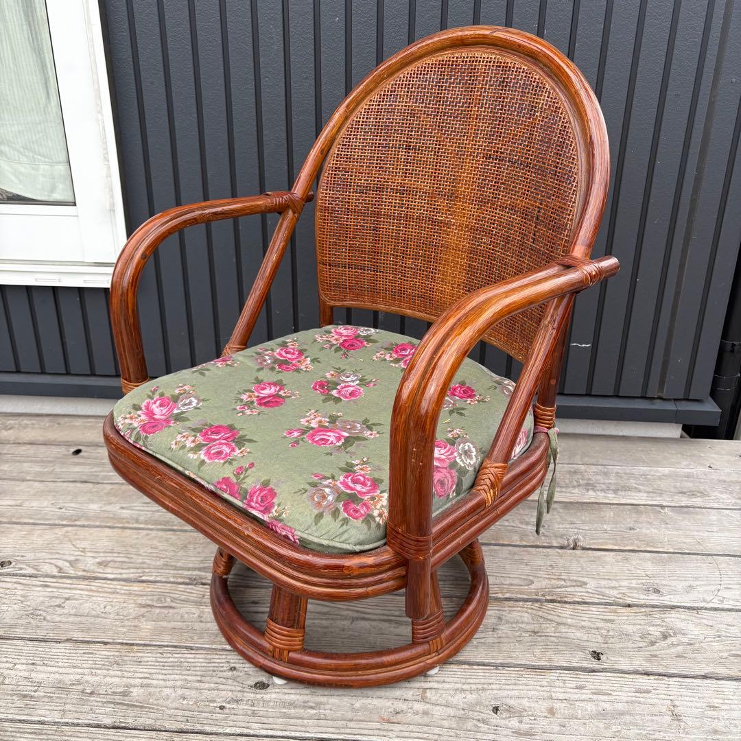 【昭和レトロ】薔薇柄 回転式ラタンチェア2脚＆ガラステーブル 3点セット 籐製