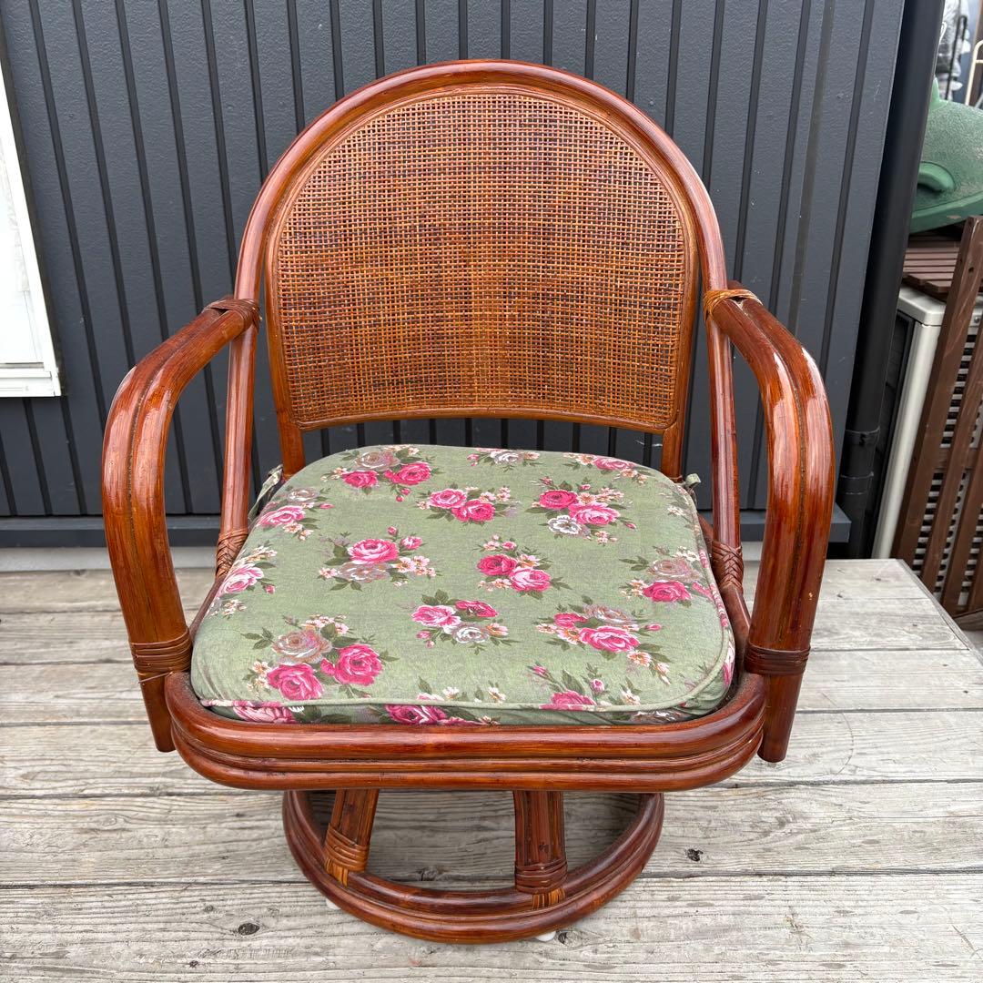 【昭和レトロ】薔薇柄 回転式ラタンチェア2脚＆ガラステーブル 3点セット 籐製