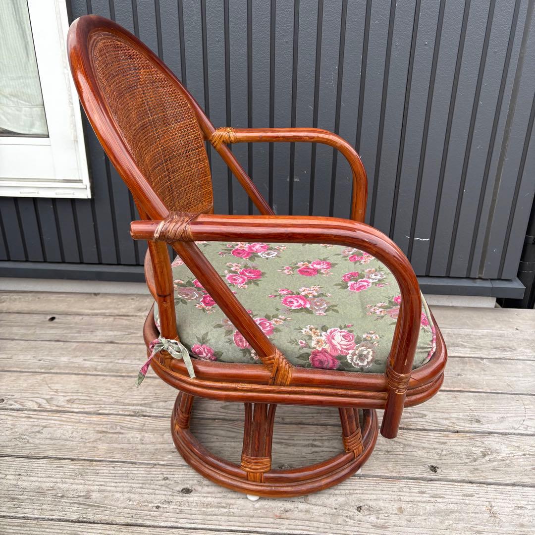 【昭和レトロ】薔薇柄 回転式ラタンチェア2脚＆ガラステーブル 3点セット 籐製