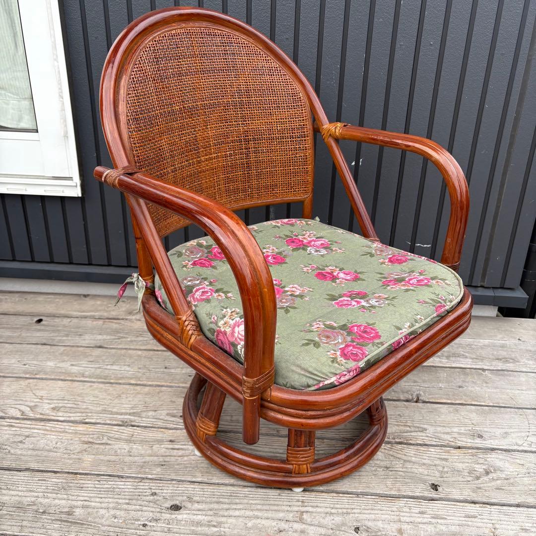 【昭和レトロ】薔薇柄 回転式ラタンチェア2脚＆ガラステーブル 3点セット 籐製