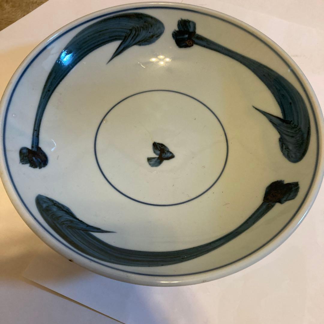 青い流線形模様の平皿