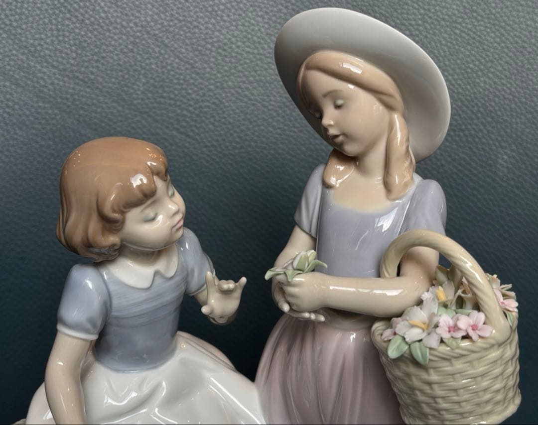 リヤドロ　仲良しの2人　GIRLFRIENDS