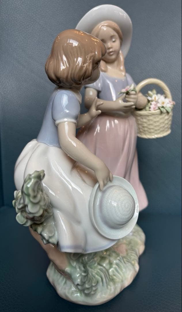 リヤドロ　仲良しの2人　GIRLFRIENDS