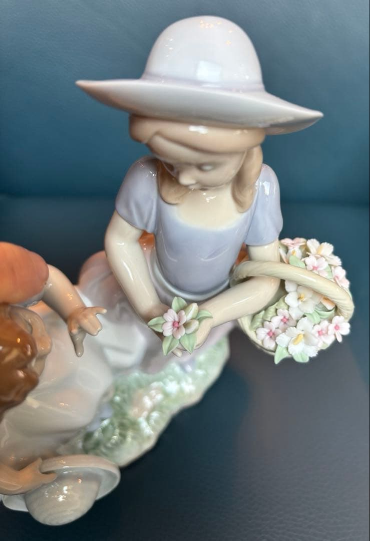 リヤドロ　仲良しの2人　GIRLFRIENDS