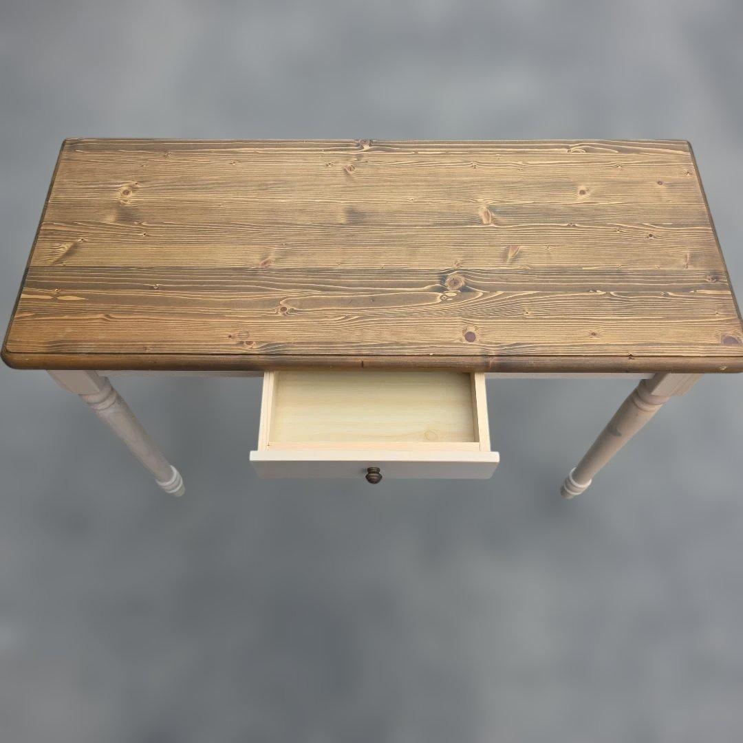 リビンズ ナチュラルウッドの木製テーブル 引き出し付き