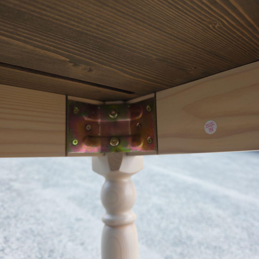 リビンズ ナチュラルウッドの木製テーブル 引き出し付き