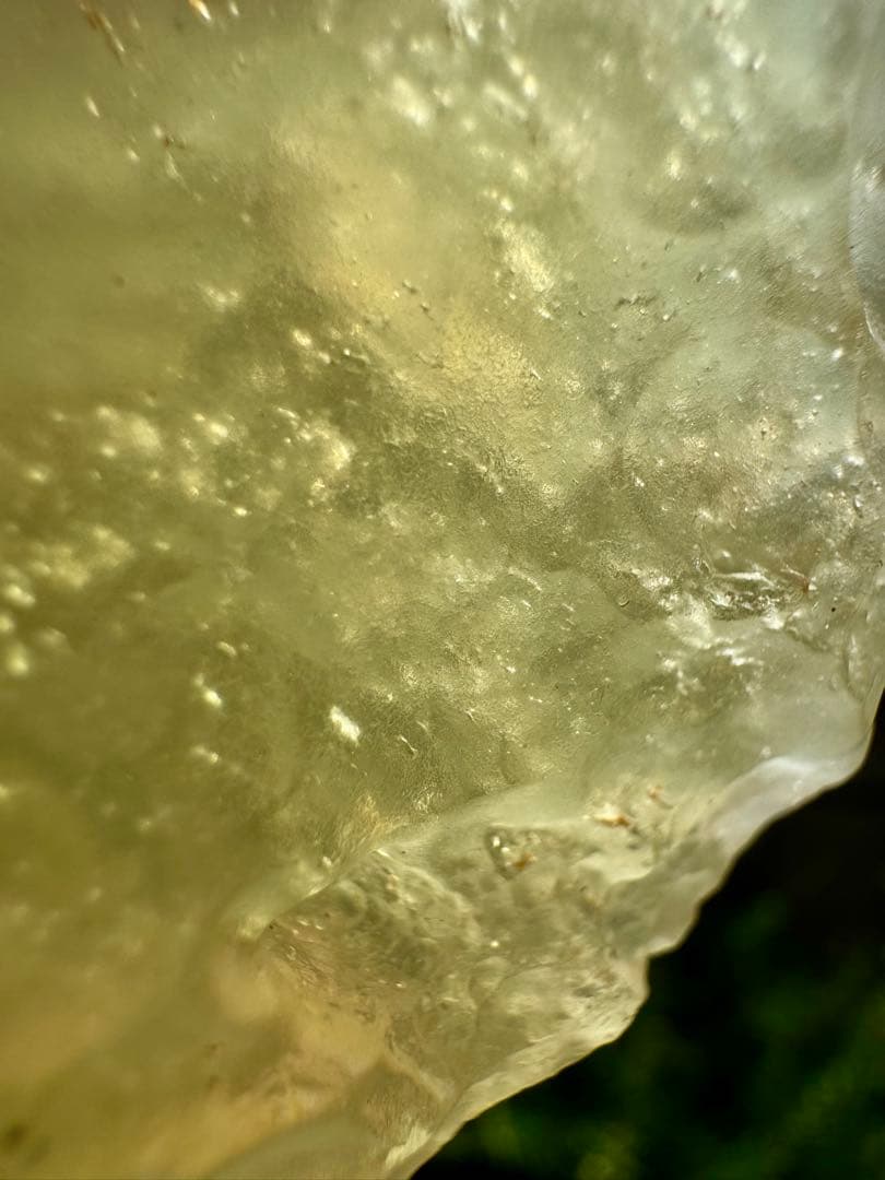 リビアングラス　原石　5〜6cm