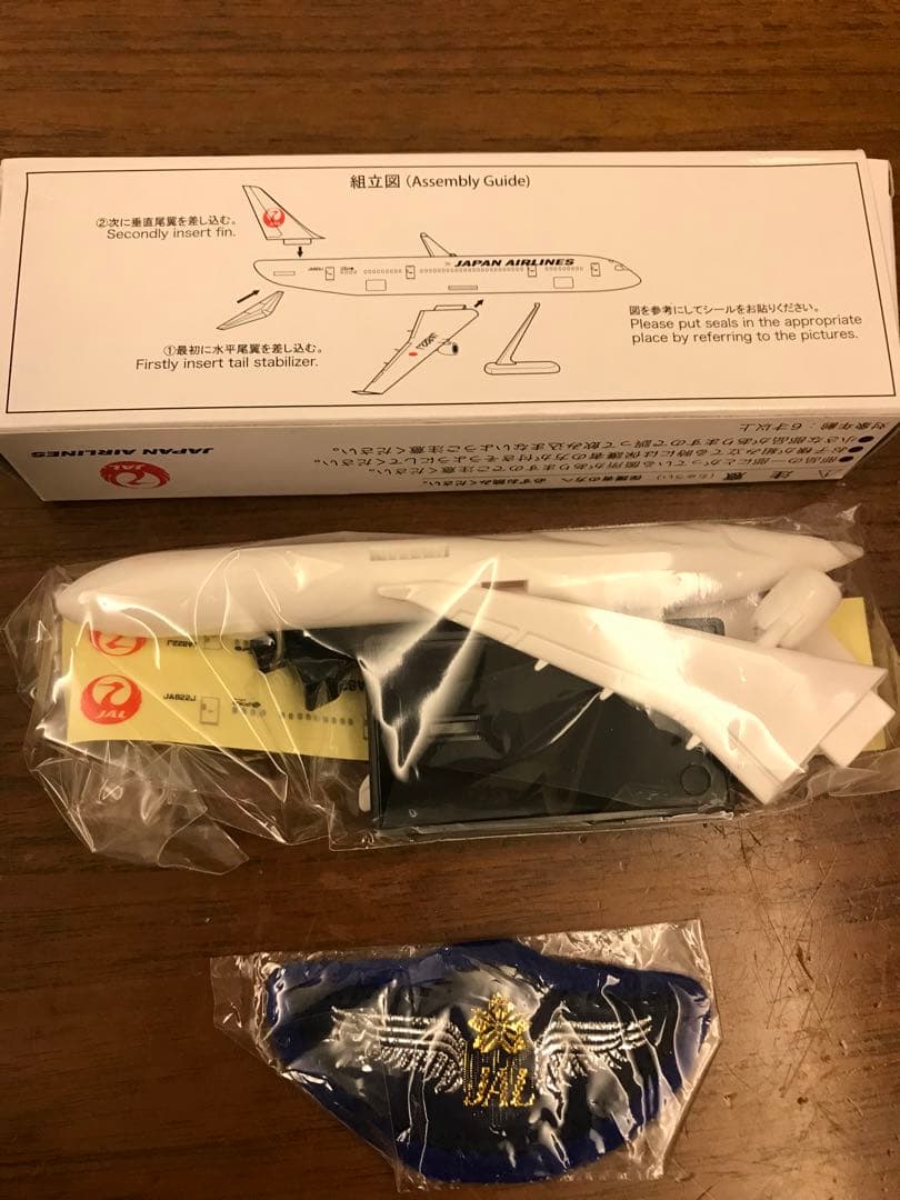 貴重　新品未使用　JALエプロン旧ロゴ入り　飛行機バッジ絵はがきなど付き　1点物