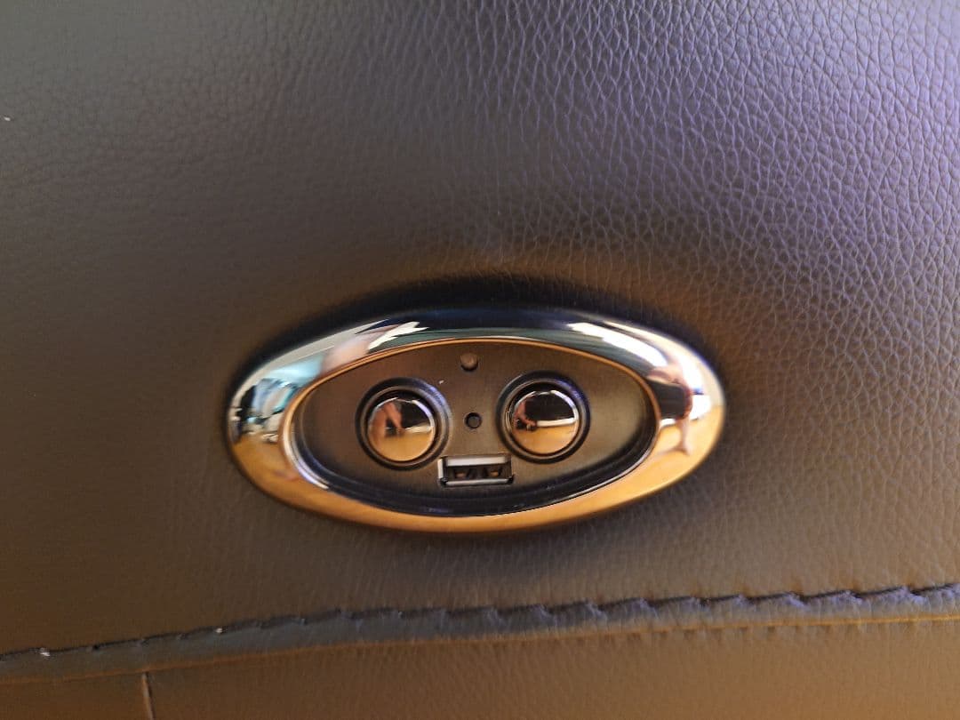 【美品】ニトリ ３人掛け電動リクライニングソファ　アネーロ