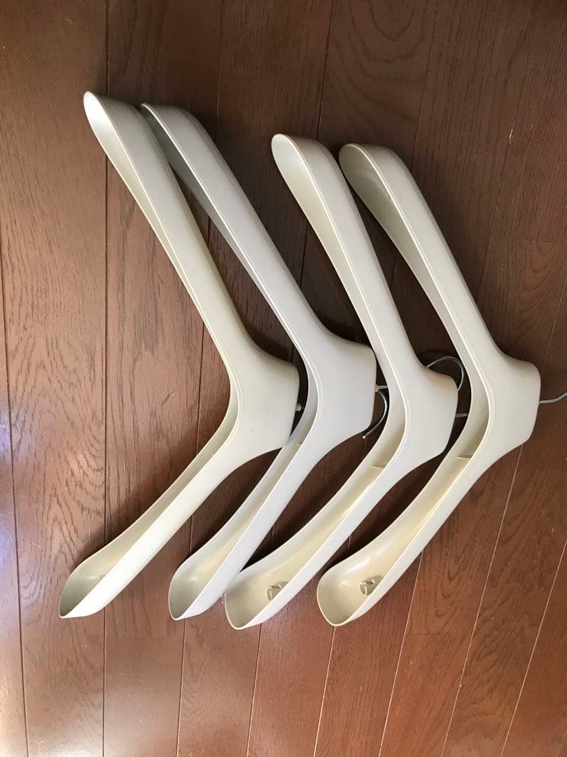 MONCLER ハンガー 42 M L XL □ ダウンジャケット 付属品4本 - メルカリ