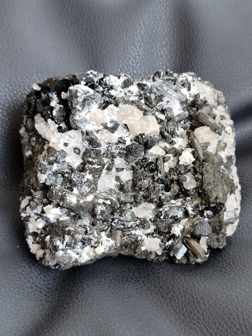 ブラックトルマリン 原石 母岩付き 約1.2kg 天然石