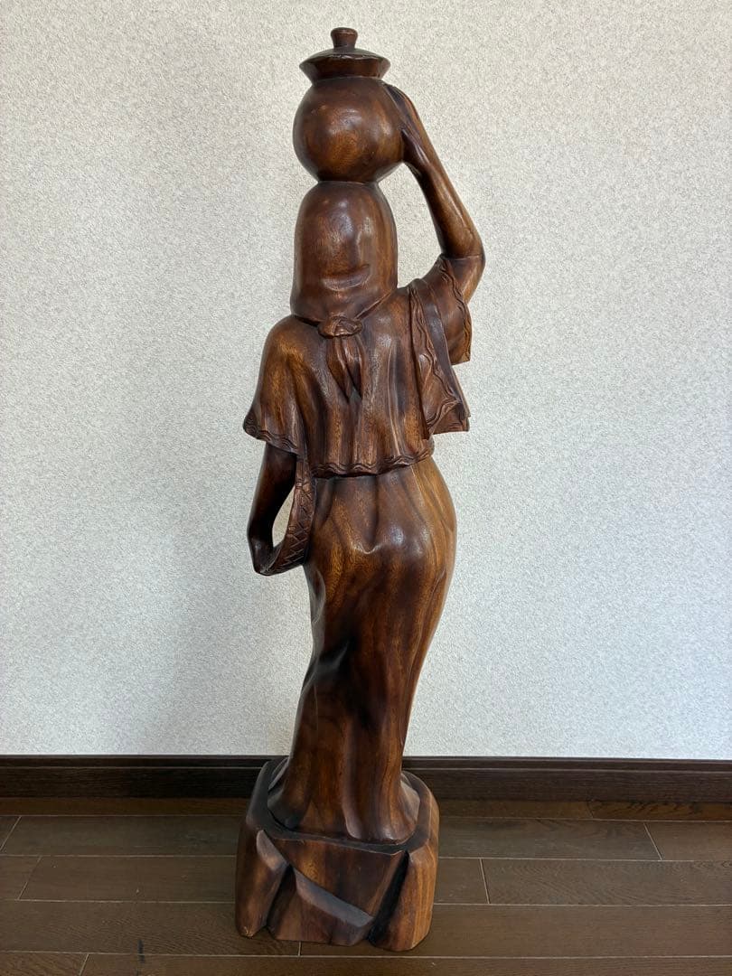 木製彫刻　水壺を持つ美しい女性像　高さ97㎝ オブジェ
