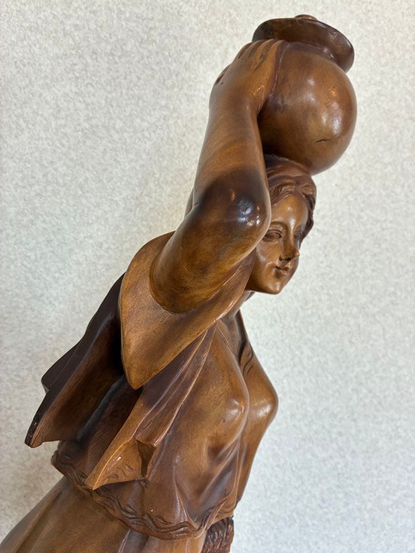 木製彫刻　水壺を持つ美しい女性像　高さ97㎝ オブジェ