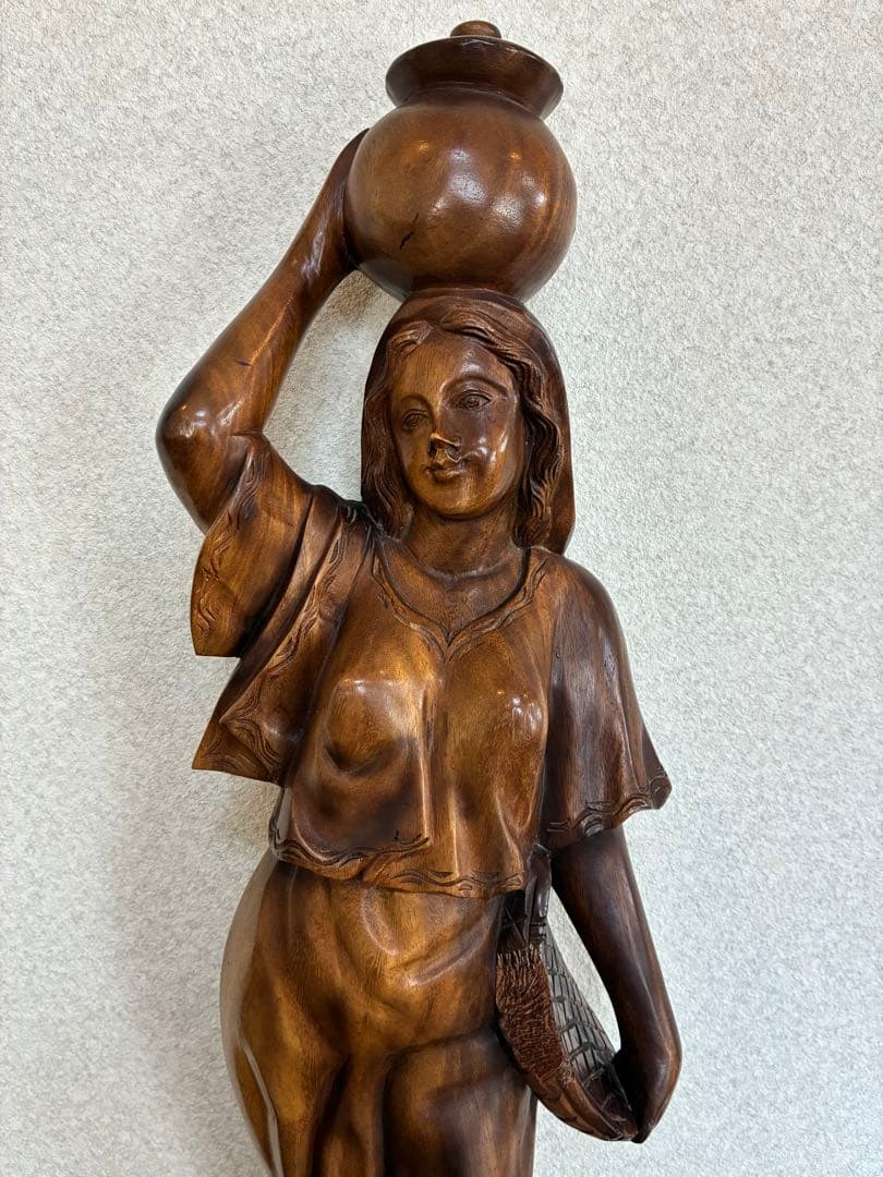木製彫刻　水壺を持つ美しい女性像　高さ97㎝ オブジェ