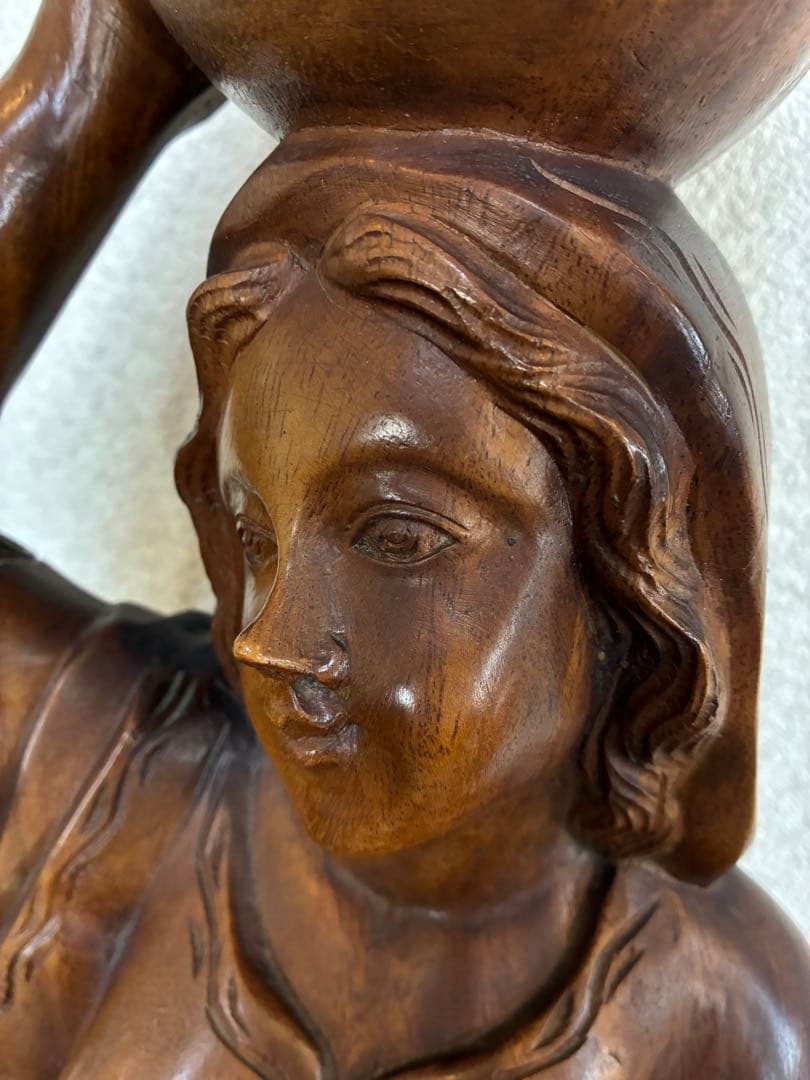 木製彫刻　水壺を持つ美しい女性像　高さ97㎝ オブジェ