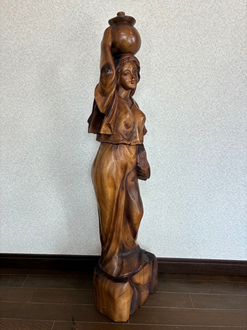 木製彫刻　水壺を持つ美しい女性像　高さ97㎝ オブジェ