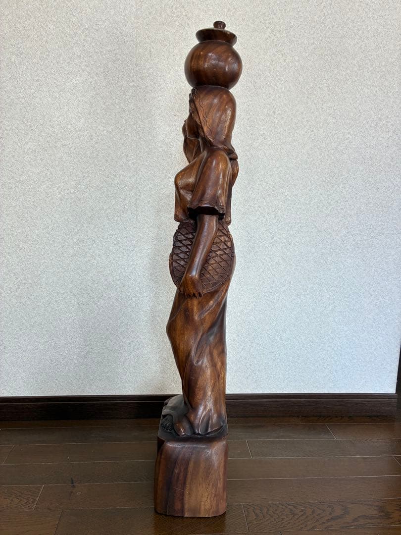 木製彫刻　水壺を持つ美しい女性像　高さ97㎝ オブジェ