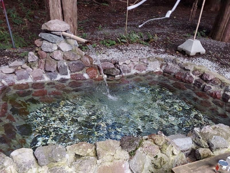 売切れ　原石水晶クラスター虹