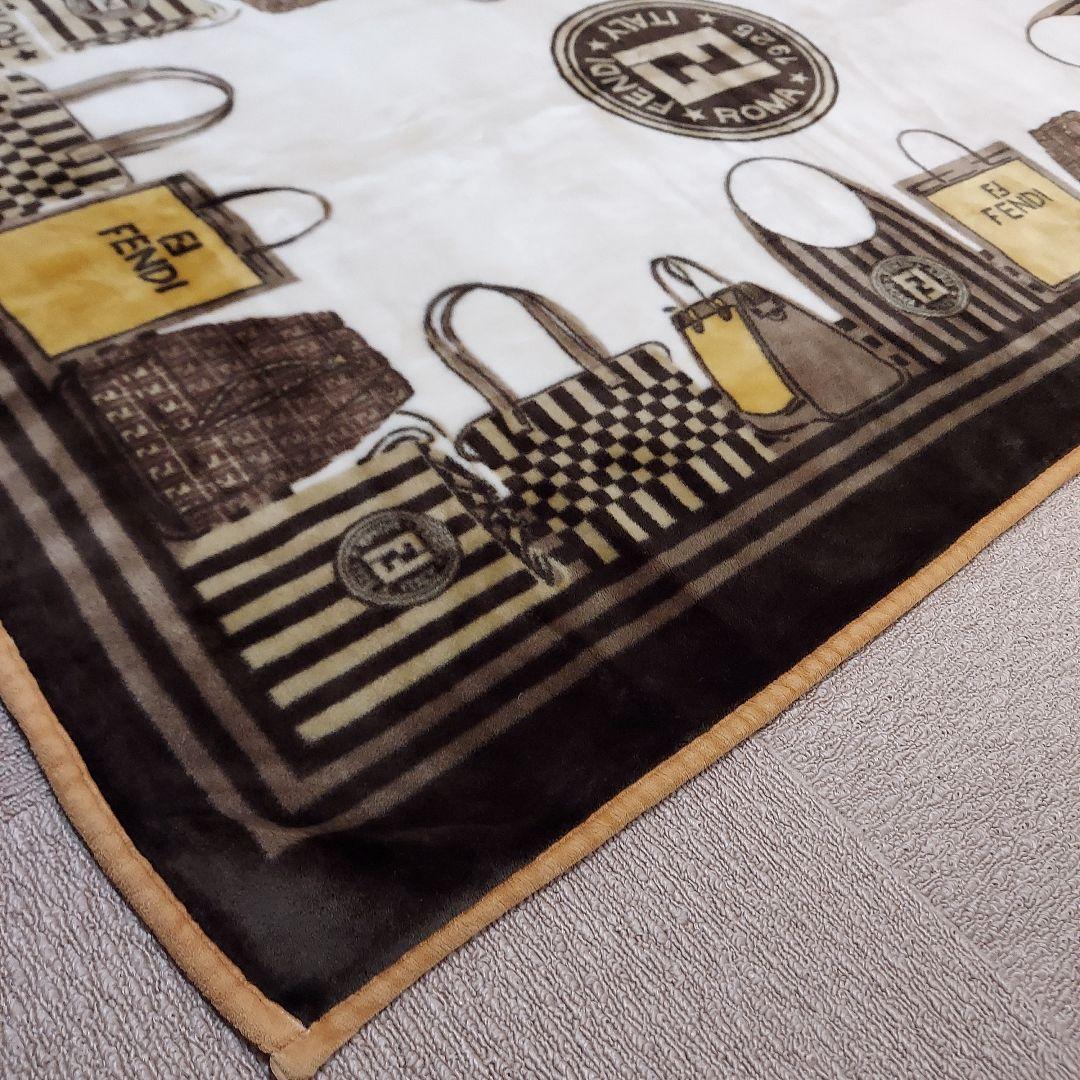 FENDI フェンディ バック 柄 ニューマイヤー ハーフ毛布 - メルカリ