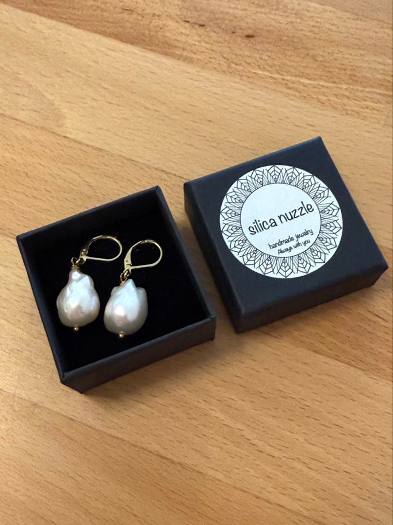 silica nuzzle天然大粒バロックパールのピアス
