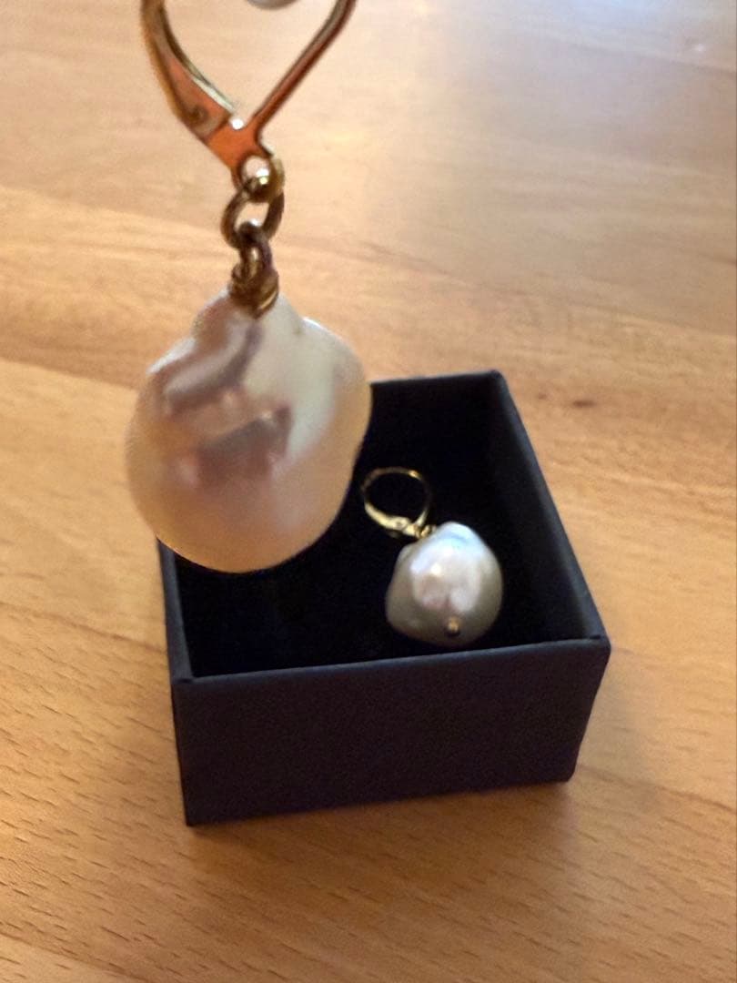 silica nuzzle天然大粒バロックパールのピアス