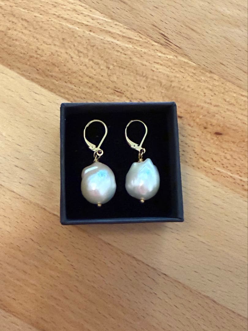 silica nuzzle天然大粒バロックパールのピアス