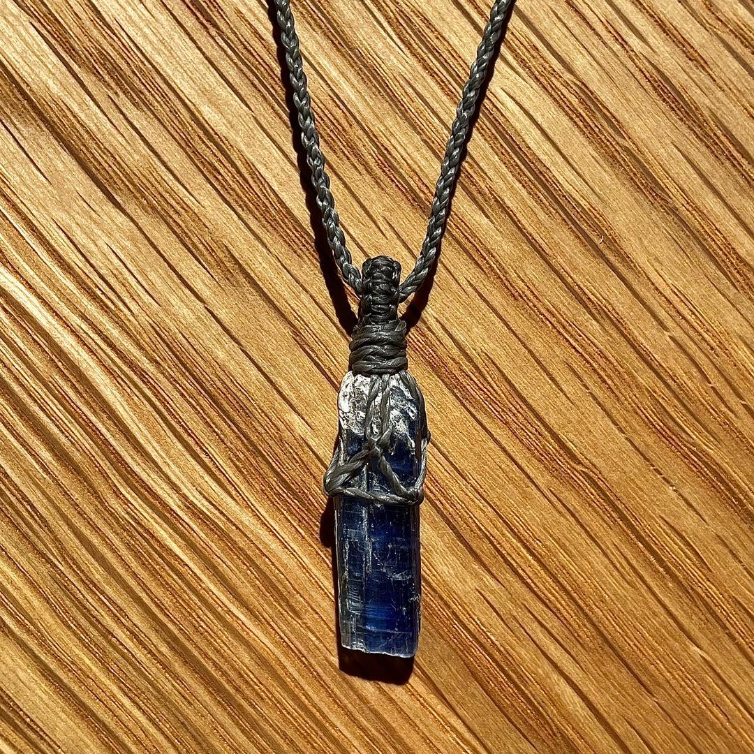 カイヤナイト ネパール産 ＊ ハンドメイド マクラメペンダント ネックレス ⑧