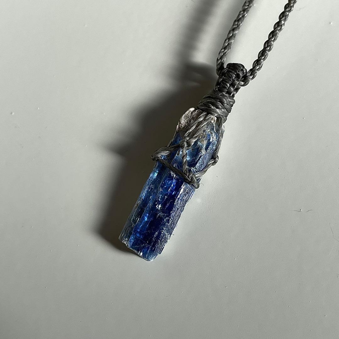 カイヤナイト ネパール産 ＊ ハンドメイド マクラメペンダント ネックレス ⑧