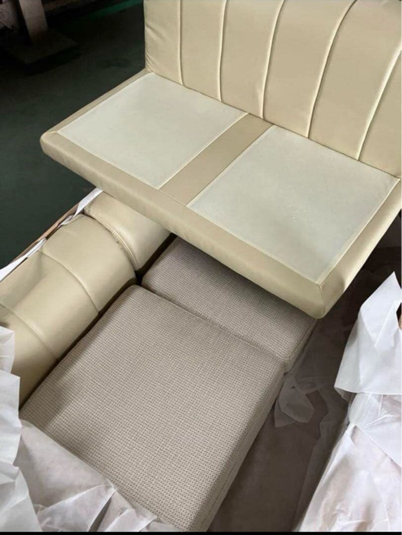 新品未使用フロアコーナーソファ　フロアソファ　アイボリーレザーｘモダンアイボリー