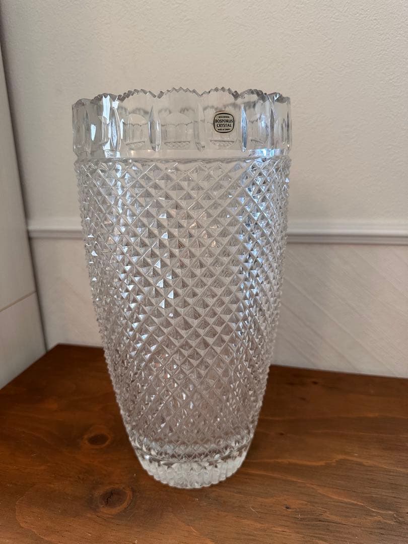 空飛ぶ前衛美術家糸川裕志の絵画、ポップアートの人物画、